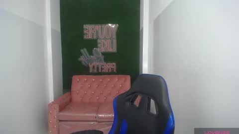 Snapshot of im_anny_t chatting on October 4, 12:36 pm Anny online show from October 4, 12:36 pm