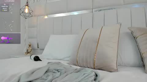 DAHLIA online show from December 24, 3:26 pm