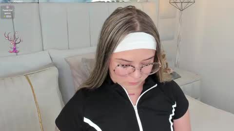 DAHLIA online show from December 30, 8:25 pm