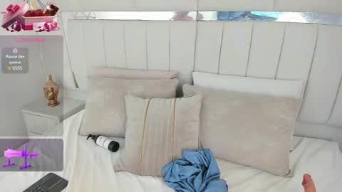 DAHLIA online show from February 19, 2:23 am