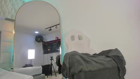 DAHLIA online show from September 14, 1:32 pm