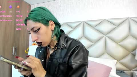  Im Gaia online show from October 6, 12:24 pm