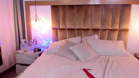 Anna  online show from December 12, 6:10 pm