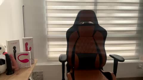 Laia online show from January 14, 8:15 pm