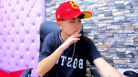 Snapshot of im_mathias chatting on December 5, 9:50 am mathias online show from December 5, 9:50 am