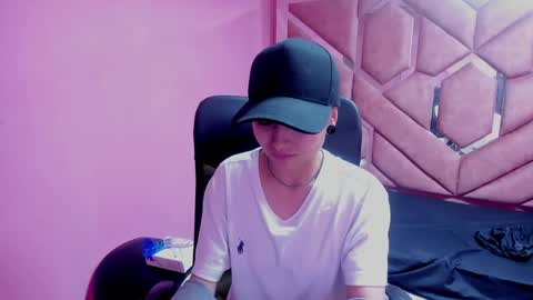 Snapshot of im_mathias chatting on January 16, 9:27 am mathias online show from January 16, 9:27 am