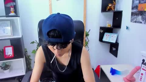 Snapshot of im_mathias chatting on October 8, 7:33 pm mathias online show from October 8, 7:33 pm