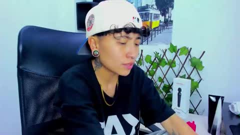 Snapshot of im_mathias chatting on November 9, 4:05 pm mathias online show from November 9, 4:05 pm