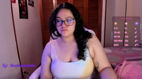 mei mei uwu online show from November 19, 7:58 pm