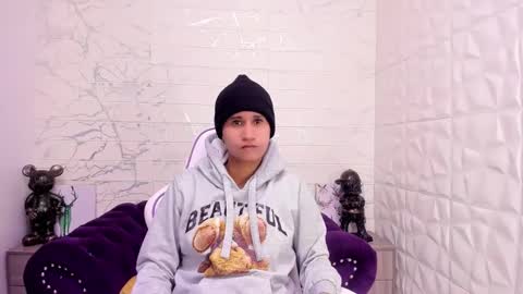 im_milan_rs online show from February 12, 12:27 am