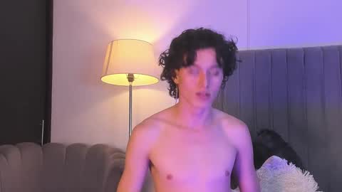 Snapshot of im_perseo_ chatting on December 13, 8:47 pm Perseo - Help me with 50 thumbs up online show from December 13, 8:47 pm