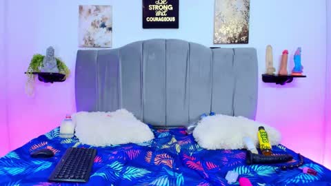 im_riley_ online show from October 2, 10:17 pm