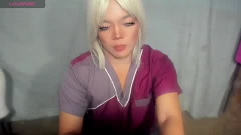 ella may online show from October 9, 12:03 pm