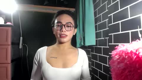 Hii love online show from November 24, 2:28 pm