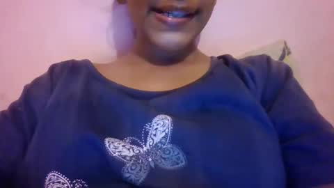 Snapshot of imlovelyrose chatting on December 2, 5:37 pm ROSE online show from December 2, 5:37 pm