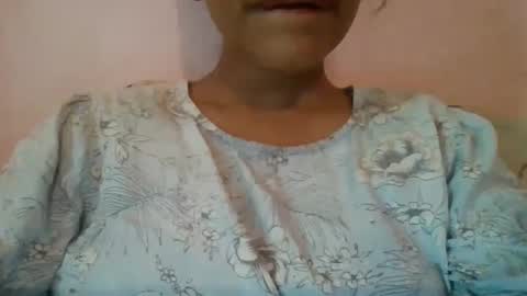 Snapshot of imlovelyrose chatting on December 7, 5:04 am ROSE online show from December 7, 5:04 am