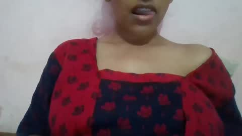 Snapshot of imlovelyrose chatting on December 11, 3:02 am ROSE online show from December 11, 3:02 am