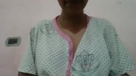 Snapshot of imlovelyrose chatting on December 12, 3:10 am ROSE online show from December 12, 3:10 am