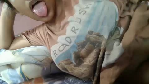 Snapshot of imlovelyrose chatting on December 15, 9:45 am ROSE online show from December 15, 9:45 am