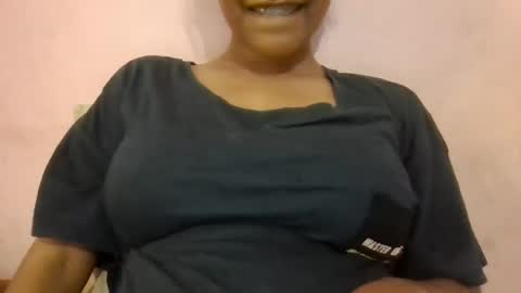 Snapshot of imlovelyrose chatting on December 22, 2:06 am ROSE online show from December 22, 2:06 am