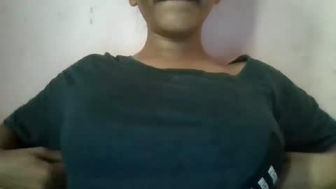 Snapshot of imlovelyrose chatting on December 23, 2:45 am ROSE online show from December 23, 2:45 am