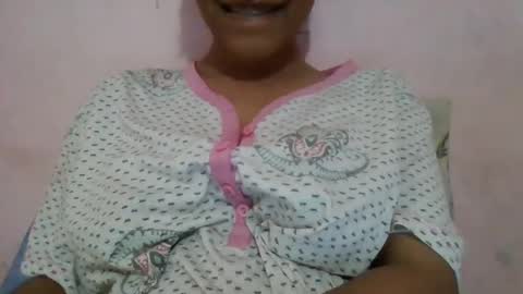 Snapshot of imlovelyrose chatting on December 25, 1:53 am ROSE online show from December 25, 1:53 am