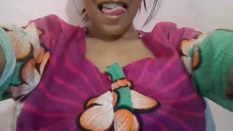 Snapshot of imlovelyrose chatting on December 30, 2:42 am ROSE online show from December 30, 2:42 am