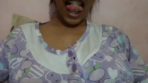 Snapshot of imlovelyrose chatting on January 14, 8:59 pm ROSE online show from January 14, 8:59 pm