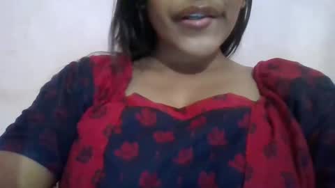 Snapshot of imlovelyrose chatting on January 29, 1:28 pm ROSE online show from January 29, 1:28 pm