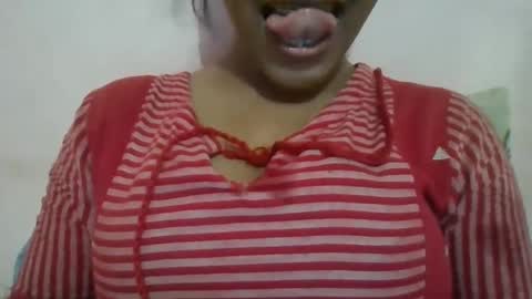 Snapshot of imlovelyrose chatting on February 1, 3:39 pm ROSE online show from February 1, 3:39 pm