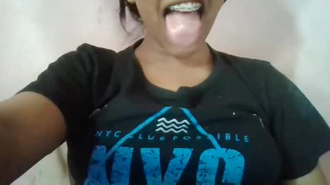 Snapshot of imlovelyrose chatting on February 7, 9:37 am ROSE online show from February 7, 9:37 am