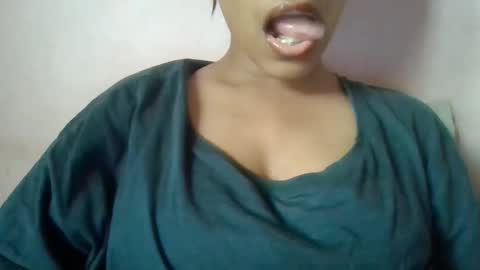 Snapshot of imlovelyrose chatting on February 9, 5:08 am ROSE online show from February 9, 5:08 am