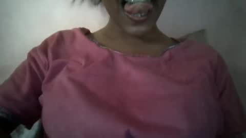 Snapshot of imlovelyrose chatting on February 15, 12:11 pm ROSE online show from February 15, 12:11 pm