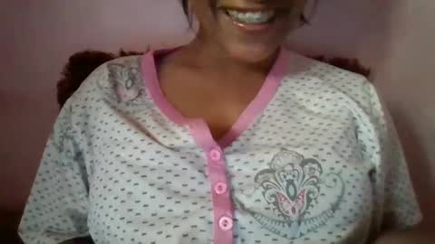 Snapshot of imlovelyrose chatting on March 5, 3:08 am ROSE online show from March 5, 3:08 am