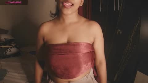 Snapshot of imlovelyrose chatting on October 6, 7:22 pm ROSE online show from October 6, 7:22 pm