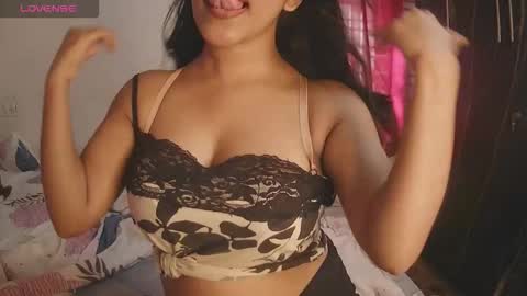 Snapshot of imlovelyrose chatting on October 10, 10:25 am ROSE online show from October 10, 10:25 am