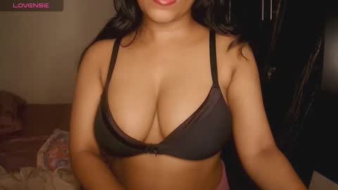 Snapshot of imlovelyrose chatting on October 15, 6:41 pm ROSE online show from October 15, 6:41 pm