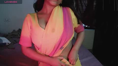 Snapshot of imlovelyrose chatting on November 7, 11:21 am ROSE online show from November 7, 11:21 am