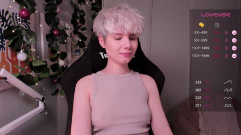 Mia online show from December 6, 8:18 pm