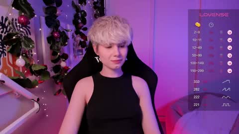 Mia online show from December 9, 8:44 pm