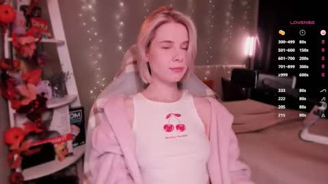 Mia online show from November 16, 10:21 am