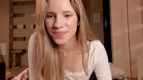 Snapshot of imogensy chatting on December 7, 11:23 pm my name Imo Fansly online show from December 7, 11:23 pm