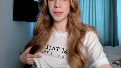 Snapshot of imogensy chatting on February 18, 5:42 am my name Imo Fansly online show from February 18, 5:42 am