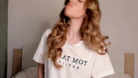 Snapshot of imogensy chatting on March 4, 12:18 am my name Imo Fansly online show from March 4, 12:18 am