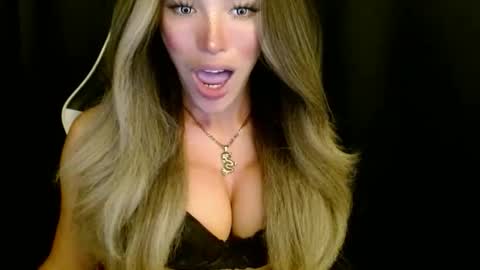 Queen Gwen online show from November 27, 1:29 am