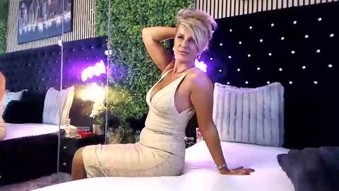 inanna_ishtar1 online show from October 12, 9:30 am