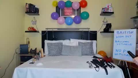 inannalove online show from October 25, 9:50 am