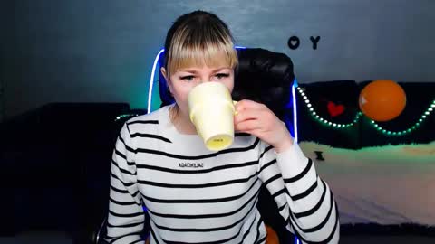 incredible_ariela online show from March 7, 10:35 am