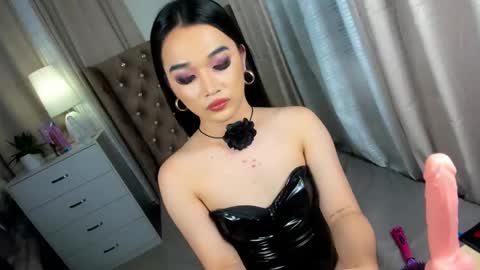 indestructabletrixie online show from December 22, 3:44 pm