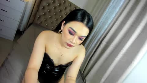 indestructabletrixie online show from December 29, 10:45 am